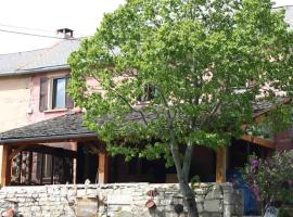 Gîte à la ferme dans les Gorges du Tarn，位于Ispagnac的酒店