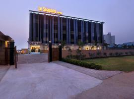 HOTEL LE SEASONS PARK，位于大诺伊达的酒店