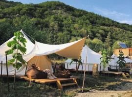 Hovek Guest House，位于迪利然的酒店