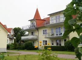 Helle Fewo mit zwei separaten Schlafzimmern und Blick vom Balkon zum Salzhaff