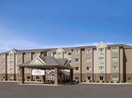 Microtel Inn & Suites by Wyndham St Clairsville - Wheeling，位于圣克莱尔斯维尔的酒店