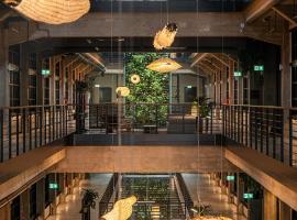 MONTOWNIA Lofts & Experience，位于格但斯克的带停车场的酒店