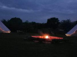 Brackenside Glamping，位于伍德哈尔温泉水疗的豪华帐篷营地