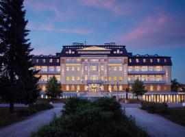 Harvey Spa Hotel，位于弗兰季谢克矿泉镇的酒店
