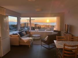 Beach front appartments in design eco-villa，位于于尔斯泰因维克的酒店