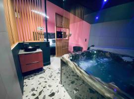 La Litchi Le 50 Suites and Spa centre ville，位于波尔多的Spa酒店