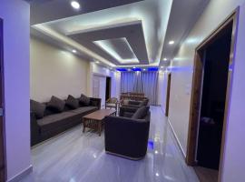 Superb Luxury Three Bed Apartment，位于西姆拉的酒店