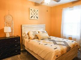 Boho Rehoboth condo-2bd/3.7mi beach/.5mi outlets，位于柏斯海滩的分契式公寓