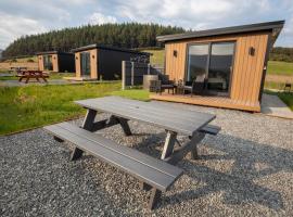 OAKWOOD GLAMPING Mourne Mountains，位于Moyad的露营地