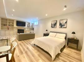 One Deluxe Bedroom Suite in Midtown，位于多伦多Holland Bloorview Kids Rehabilitation Hospital附近的酒店