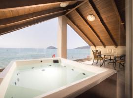 George Beachfront Apartments，位于利萨基亚的酒店