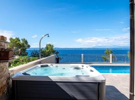 Lovely Home In Prigradica With Jacuzzi，位于普利格拉迪卡的酒店