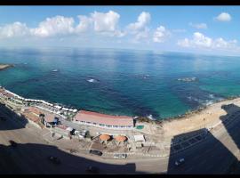 Paradise Condo Seaview -Families Only，位于亚历山大的酒店