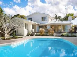 Kirra Beach House - relax in pool & sauna