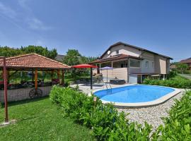 Awesome Home In Breznicki Hum With Heated Swimming Pool，位于Hrašćina的酒店