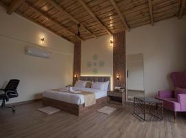 NIVEDAN HOTEL AND RESORT，位于奈尼塔尔的酒店