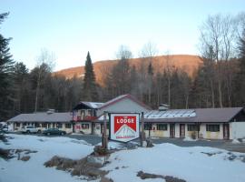 Gore Mountain Lodge，位于North Creek顶脊三人缆车附近的酒店