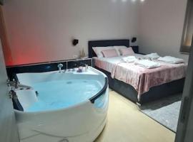Mias luxury spa apartment，位于里耶卡的带按摩浴缸的酒店
