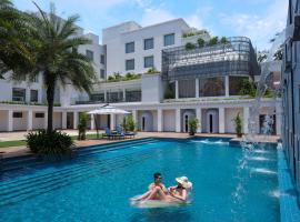 The Crown, Bhubaneswar - IHCL SeleQtions,位于布巴内什瓦尔的酒店