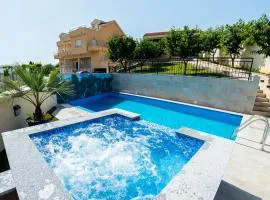 Luxury Villa with Private Pool and Jacuzzi
