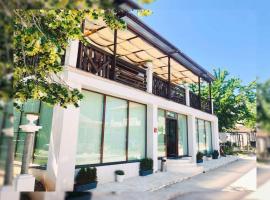 Villa Adrian，位于希科尔皮诺夫西的酒店