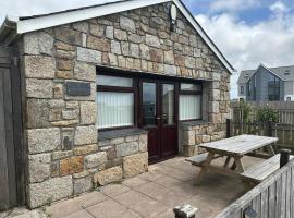 Wheal Frances-Beautifully Fitted Bungalow Helston Cornwall，位于赫尔斯顿的酒店