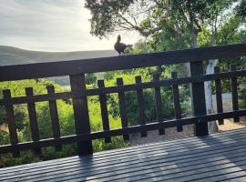 Nature's Edge Cabin，位于自然谷的自助式住宿