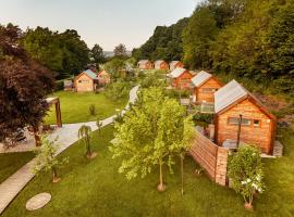 Glamping Mountain Fairy Tale，位于Bistrica pri Tržiču的豪华帐篷营地