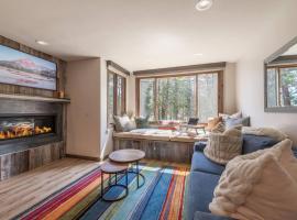 Northstar Bike Hike Ski In and Out Condo Pools Hot Tubs Courts Walk to Village，位于特拉基的高尔夫酒店