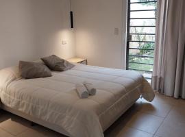 Adrogue Apart Airport Shuttle 24hs，位于Burzaco的酒店