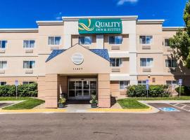 Quality Inn & Suites Golden - Denver West，位于莱克伍德的酒店