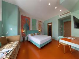Sorrento Rooms Deluxe，位于索伦托的带停车场的酒店