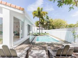 Poinciana House—Luxury Noosa Retreat close to Beach，位于努萨角的豪华酒店