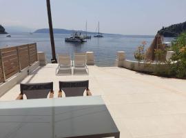 Villa Elsi lower apartment，位于卡拉米的酒店
