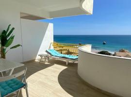 Algarve's Best Sea View，位于波尔蒂芒的度假村