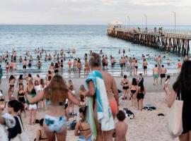 The Sea Haven 200m to Henley Beach，位于Henley Beach的酒店