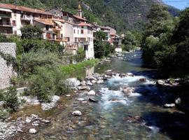 Appartement 2 pièces a Fontan - Vallée de la Roya à 2 pas du Mercantour - Location à la semaine - Arrivée et Départ le samedi ou le dimanche seulement，位于Fontan的酒店