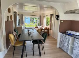 Tiny house naast Kniphorstbosch，位于安卢的酒店