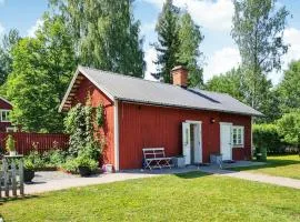 2 Bedroom Cozy Apartment In Järle