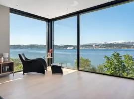 Oceanfront penthouse duplex wamazing view!