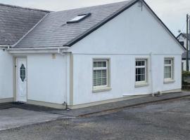 JMD Lodge - Self Catering Property in the heart of The Burren between Ballyvaughan, Lisdoonvarna, Doolin and Kilfenora in County Clare Ireland，位于巴利瓦根的乡间豪华旅馆