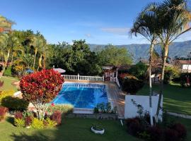 Finca Villa Conie (Los Leones)，位于科帕卡瓦纳的乡间豪华旅馆
