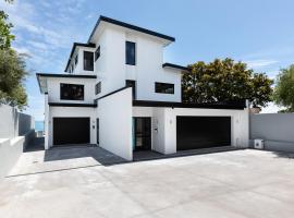 Oakura Beach Front Apartments，位于Oakura的酒店