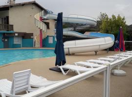 Mobile-home dans camping 4 étoiles，位于孔德里约的酒店