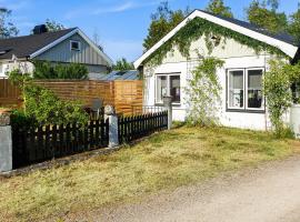 Cozy Home In Färjestaden With Wifi，位于Algutsrum的酒店
