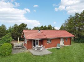 Two-Bedroom Holiday Home In Skjern，位于Halby的豪华型酒店