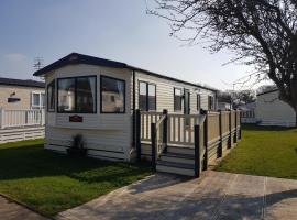2 Bedroom Lodge, Milford on Sea，位于米尔福德昂西的豪华帐篷营地