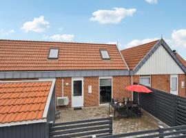 Amazing Home In Hvide Sande With Wifi，位于比耶勒高的度假屋