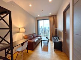 1BR Luxury Condo 50m to Thonglor BTS station，位于曼谷的酒店