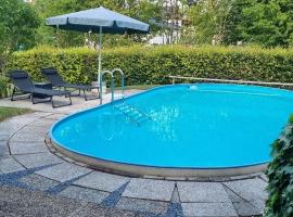 Moderne120qm Ferienwohnung in ruhiger Lage Heusweiler - Saarland，位于Heusweiler的带泳池的酒店